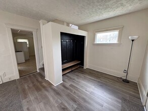 901 Clarendon Ave SW in Canton, OH - Building Photo - Building Photo