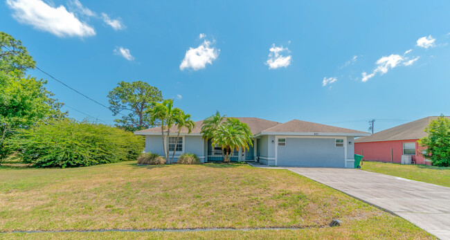 431 NW Ravenswood Ln in Port St. Lucie, FL - Foto de edificio - Building Photo