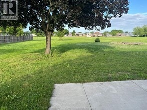 2462 Lesperance Rd in Windsor, ON - Building Photo - Building Photo