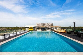 2750 Griffin Rd in Fort Lauderdale, FL - Foto de edificio - Building Photo