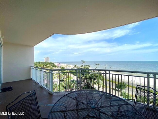 2228 Beach Dr, Unit 504 in Gulfport, MS - Building Photo - Building Photo