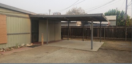 230 S B St, Unit Exeter Unit C in Exeter, CA - Building Photo - Building Photo