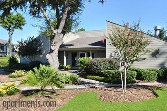 Woodcreek Hollister Apartments in Houston, TX - Building Photo - Building Photo