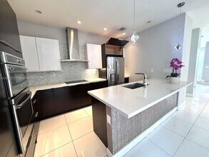 6458 NW 103rd Psge in Doral, FL - Building Photo - Building Photo