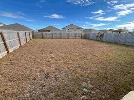 5450 Peach Dr in Milton, FL - Building Photo