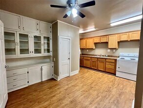 1002 Gregg St in Denton, TX - Building Photo - Building Photo