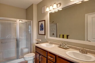 The Promenade Apartments at Pinnacle Hills in Rogers, AR - Foto de edificio - Building Photo
