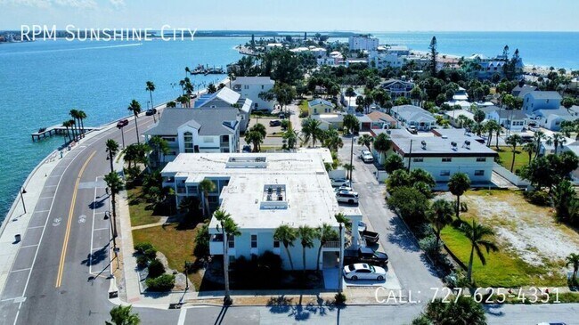 1106 Pass a Grille Way in St Pete Beach, FL - Building Photo - Building Photo