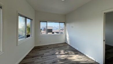 39 Sunset Ave in Venice, CA - Building Photo - Building Photo