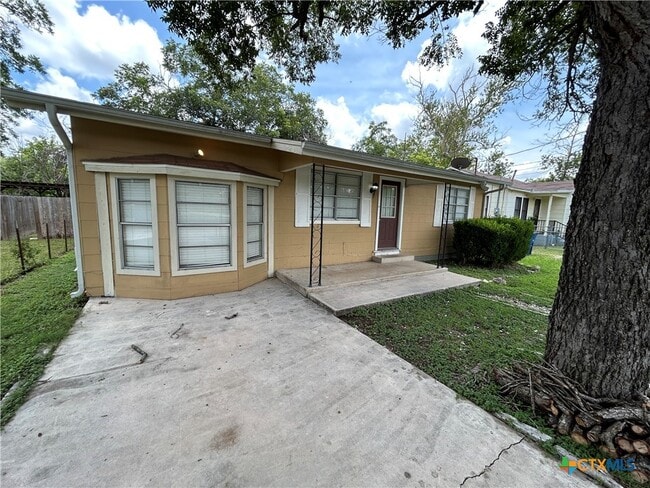 720 Albert St in New Braunfels, TX - Building Photo - Building Photo