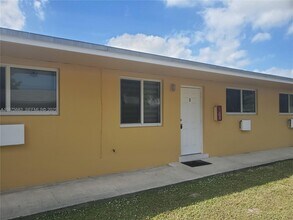26 SE 3rd Terrace in Dania Beach, FL - Foto de edificio - Building Photo