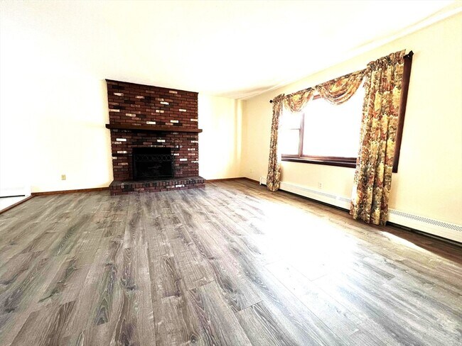 23 Hospital Rd in Templeton, MA - Building Photo - Building Photo