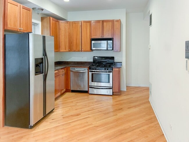 2510 N Southport Ave in Chicago, IL - Building Photo - Building Photo