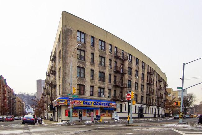 108 Ellwood St in New York, NY - Foto de edificio - Building Photo