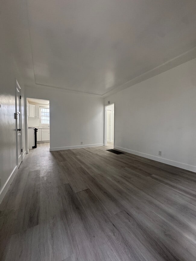 1933 Carmona Ave in Los Angeles, CA - Building Photo - Building Photo