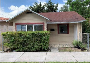 2430 SW 25th Ter in Miami, FL - Building Photo