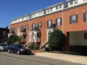 Marshall Park in Richmond, VA - Foto de edificio - Building Photo