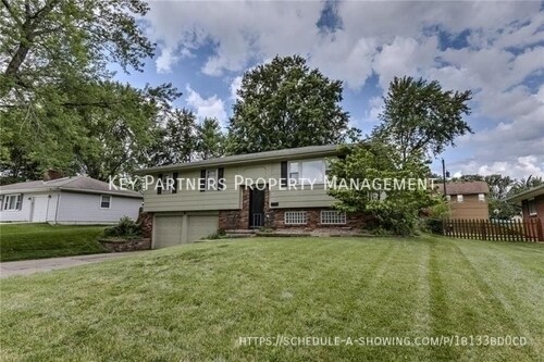 6804 N Flora Ave in Kansas City, MO - Building Photo