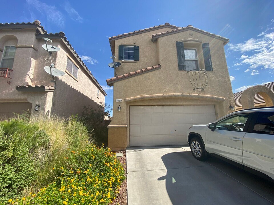 10268 Chigoza Pine Ave in Las Vegas, NV - Building Photo