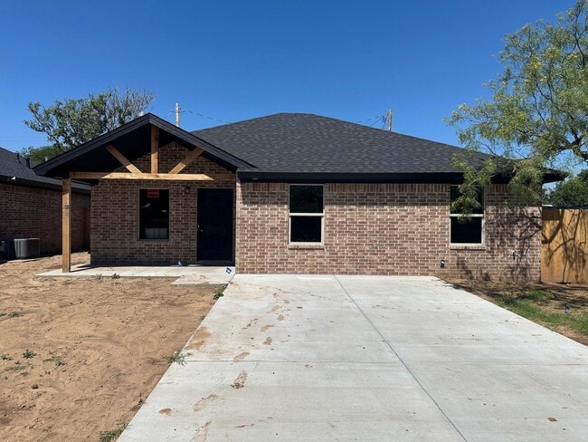 303 Ave L in Abernathy, TX - Building Photo - Building Photo