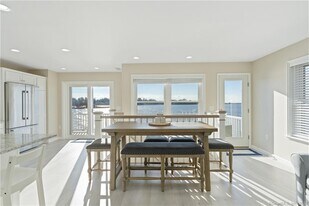 94 Great Harbor Rd in Guilford, CT - Building Photo