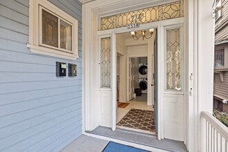 2338 NW Hoyt St in Portland, OR - Foto de edificio - Building Photo