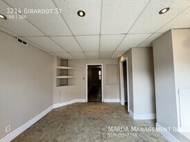 3214 Girardot St in Windsor, ON - Building Photo