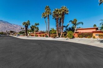 2980 E Ranchero Dr in Palm Springs, CA - Building Photo - Building Photo