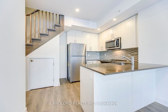 3483 Widdicombe Way in Mississauga, ON - Building Photo - Building Photo