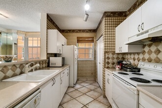 19701 E Country Club Dr in Aventura, FL - Building Photo - Building Photo
