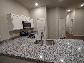 2121 N Jayton Ave in Lubbock, TX - Building Photo - Building Photo