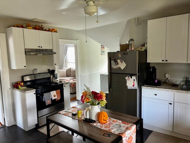 37 Hungerford Ave in Watertown, CT - Building Photo - Building Photo