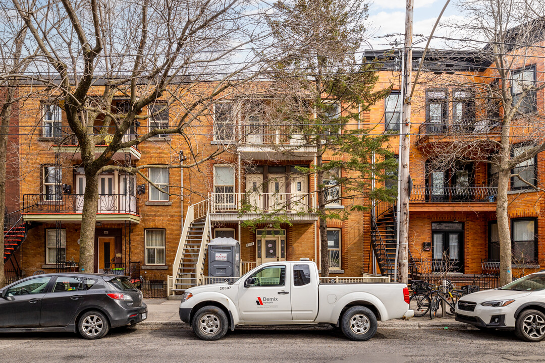 1884-1890 Gilford Rue in Montréal, QC - Building Photo