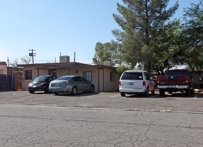 La Siesta Apartments in Tucson, AZ - Foto de edificio - Building Photo