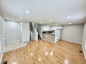 234 Inverrary Ln in Deerfield, IL - Building Photo - Building Photo