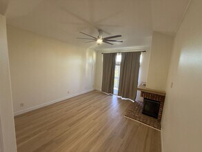 24632 Brighton Dr in Santa Clarita, CA - Building Photo - Building Photo