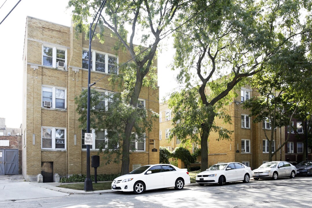 Touhy - by - the - Lake in Chicago, IL - Foto de edificio