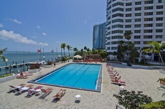 905 Brickell Bay Dr, Unit 1521 in Miami, FL - Building Photo - Building Photo