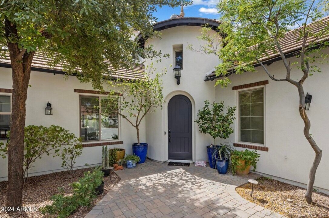 7661 E Solano Dr in Scottsdale, AZ - Building Photo