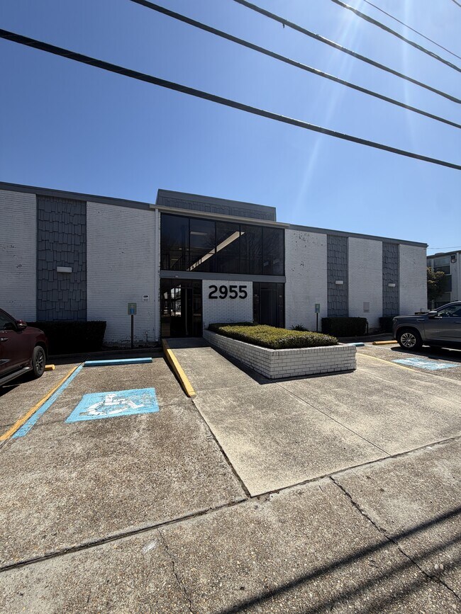 2955 Ridgelake Dr in Metairie, LA - Building Photo - Building Photo