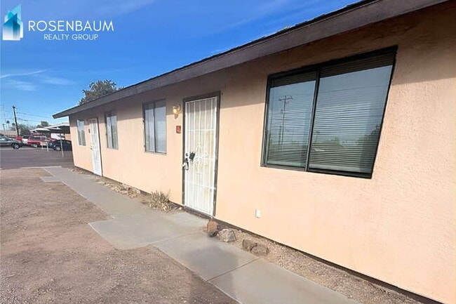 1702 W Shangri La Rd, Unit 2 in Phoenix, AZ - Foto de edificio - Building Photo