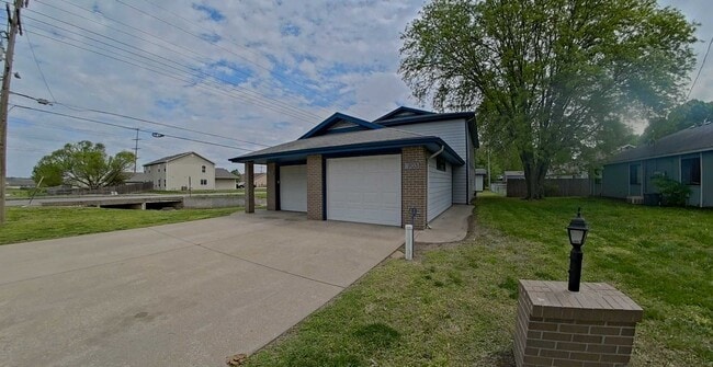 701 Mission Ave in Manhattan, KS - Building Photo - Building Photo
