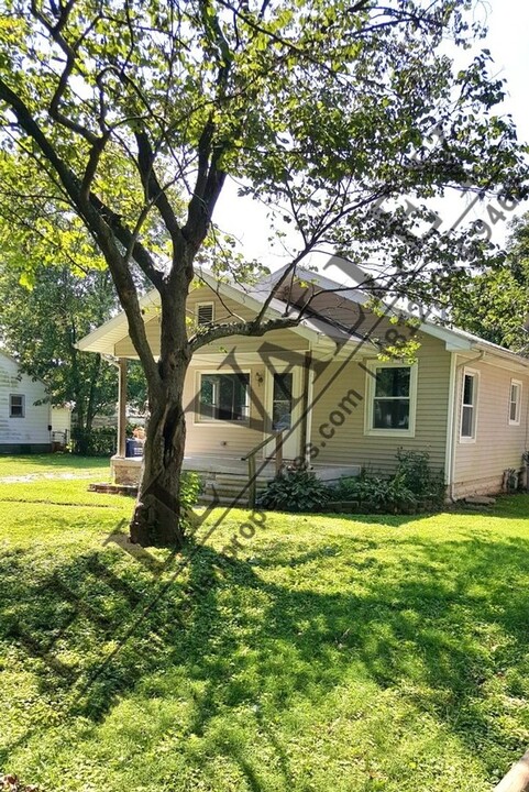 1825 S 27th St in Terre Haute, IN - Foto de edificio