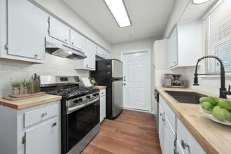 1810 Mearns Meadow Blvd in Austin, TX - Building Photo - Building Photo