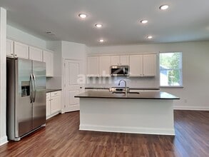 5017 Pebble Bridge Wy in Auburn, GA - Foto de edificio - Building Photo