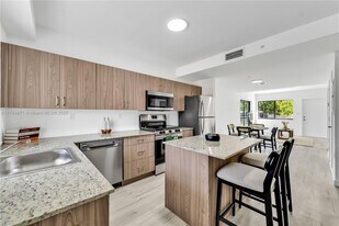 155 NW 160th St in Miami, FL - Building Photo