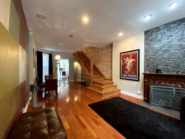 property at 419 E Oakwood Blvd