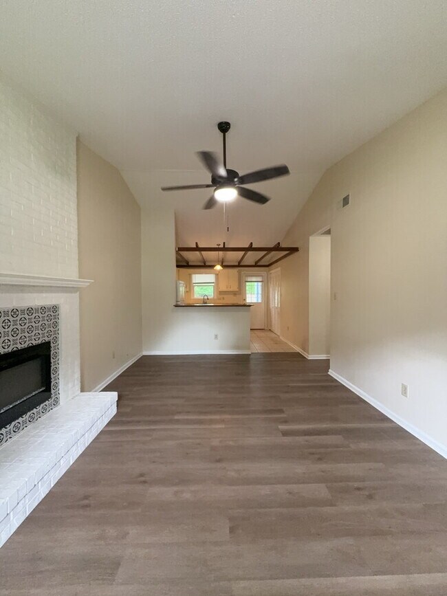 425 Cedar Crk Dr in Jacksonville, NC - Building Photo - Building Photo