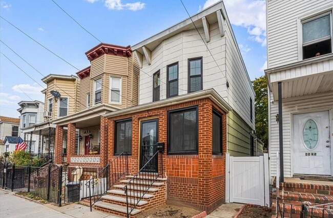 88-23 75th St in Queens, NY - Building Photo - Building Photo