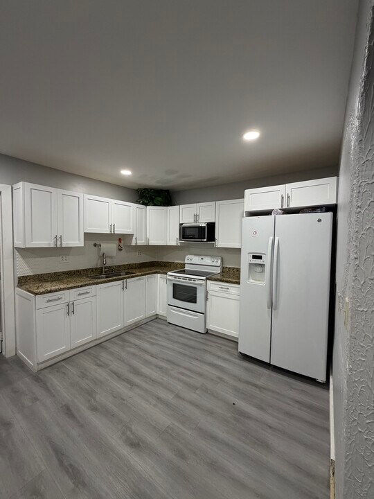 3565 NW 81st Terrace in Miami, FL - Building Photo